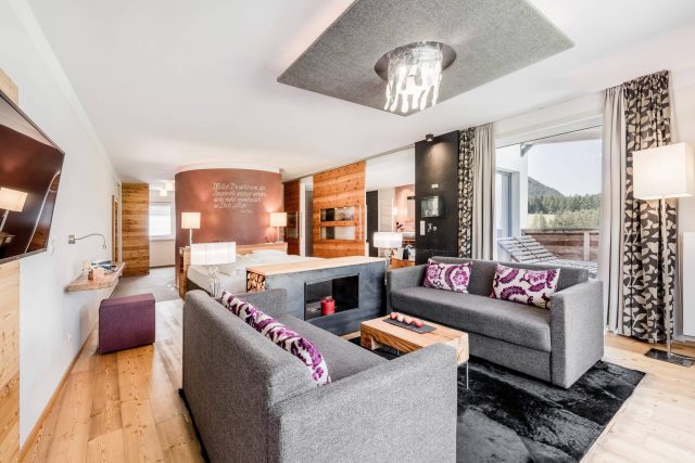 Moderne Wohnzimmergestaltung mit bequemen Sitzmöbeln